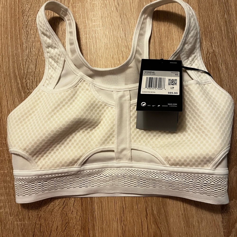 NIKE SWOOSH BRA New with Tag XS